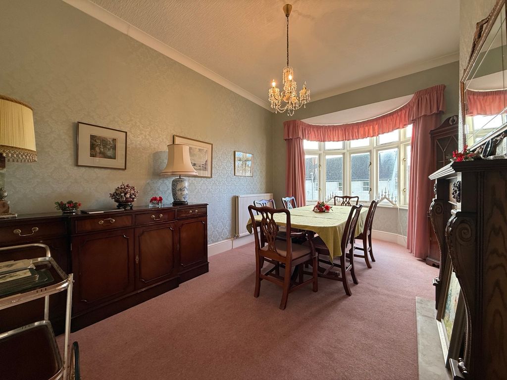 3 bed flat for saleSutton Gardens, Sutton Street, Tenby SA70 photo 4