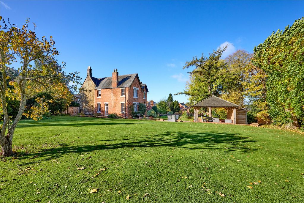 Additional image 11 of 5 bed detached house for saleParsons Street, Woodford Halse, Daventry, Northamptonshire NN11