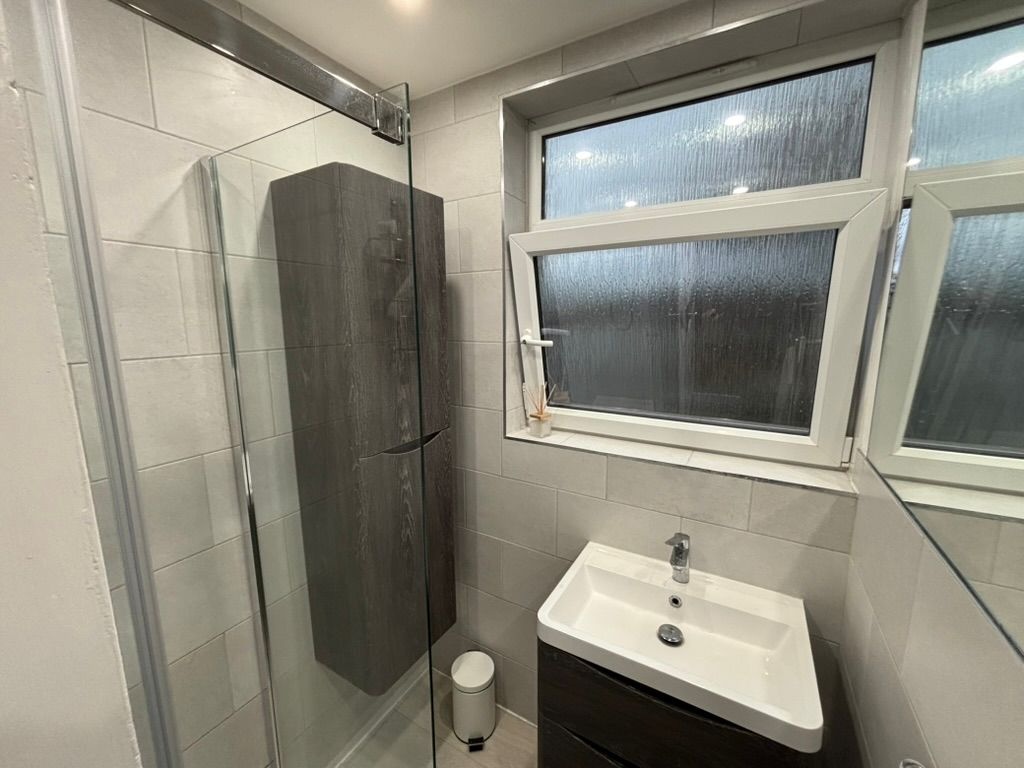 Additional image 4 of Room in a Shared Flat, Heron House, SW11, N1 7GU