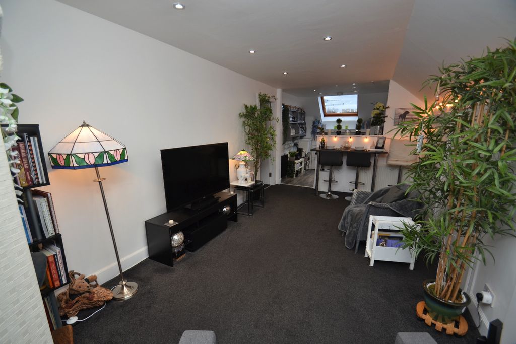 Additional image 6 of 2 bed flat for sale32 Hunterhill Road, Paisley, Renfrewshire PA2