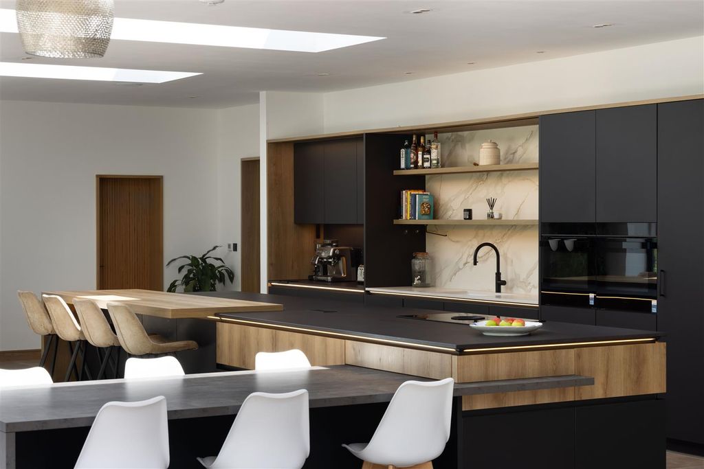 Additional image 9 of 5 bed detached house for saleCrocodile House, Manor Gardens, Thorner, Leeds LS14