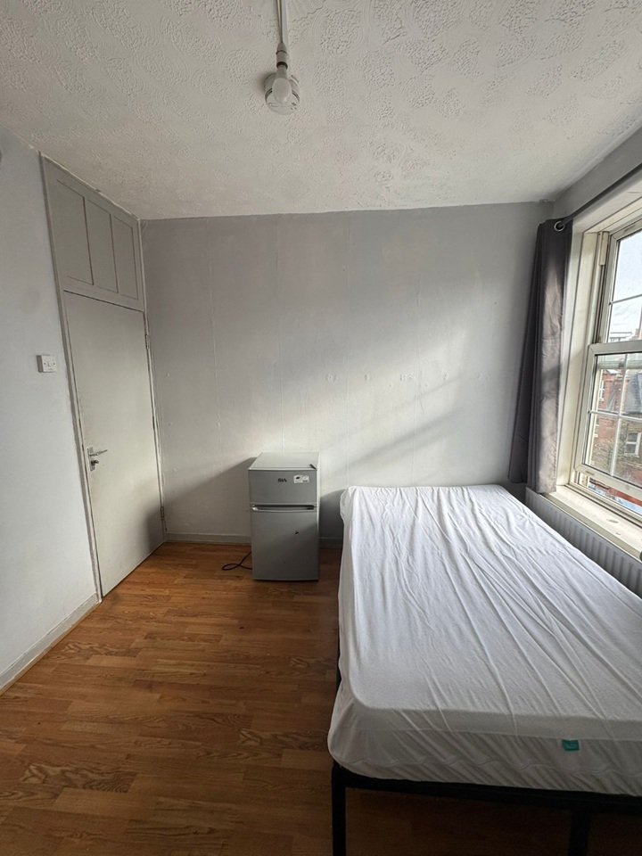 Room in a Shared House, Chicksand House, E1, E1 5LH