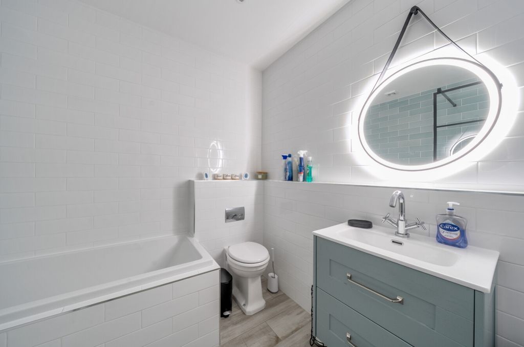 1 bed flat for saleCathedral Heights, Chichester Road, Bracebridge Heath, Lincoln, Lincolnshire LN4 photo 3