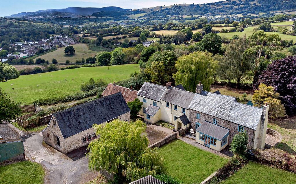 5 bed equestrian for saleLittle Mill, Pontypool, Monmouthshire NP4