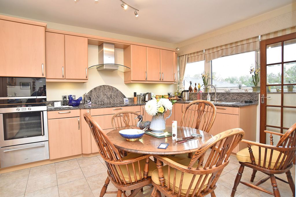 Additional image 8 of 3 bed flat for saleBeech Grove, Harrogate HG2