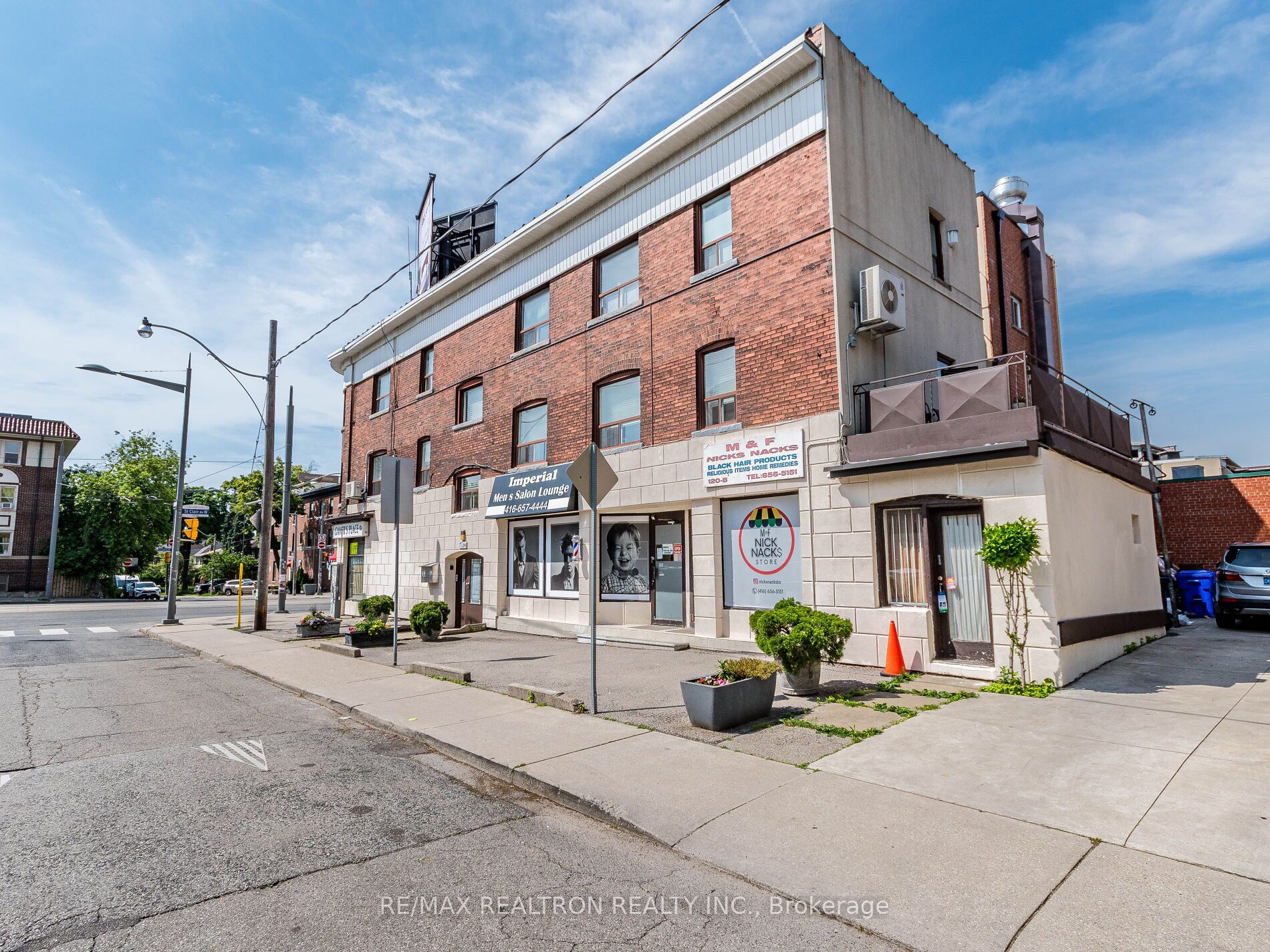 Additional image 4 of 1038 St Clair Avenue W, Toronto, ON, M6E 1A5