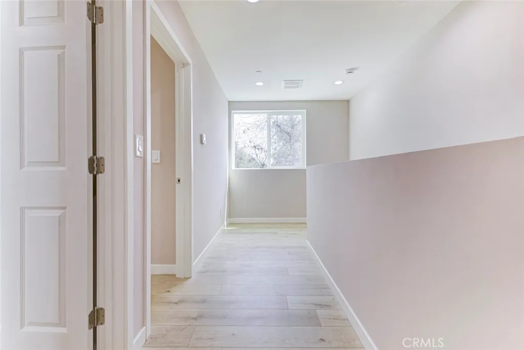 Additional image 16 of 15557 Wyandotte Street, Van Nuys, CA 91406