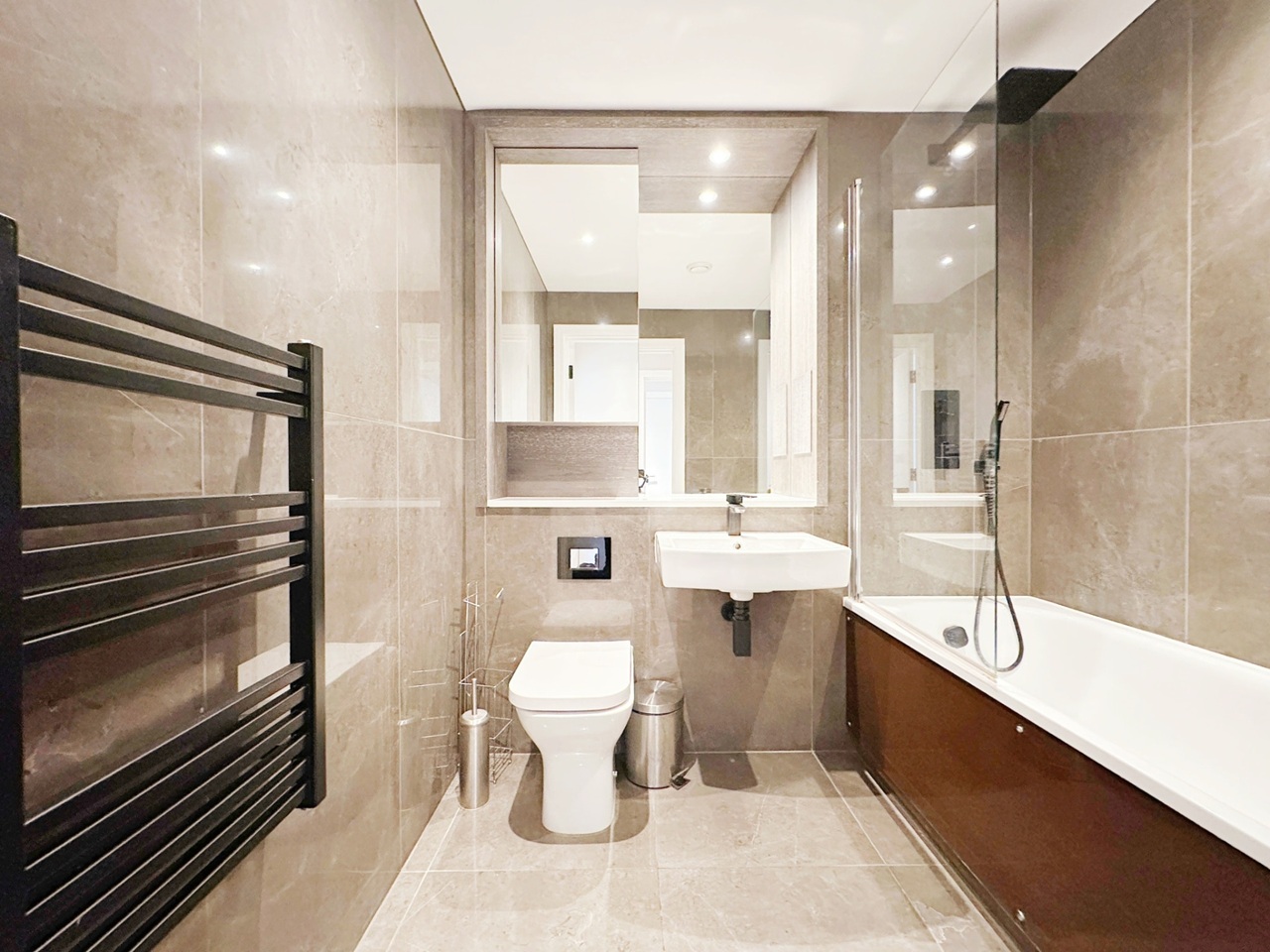 Additional image 2 of 2 Bed Flat, Tower Bridge Road, SE1, N1 7GU