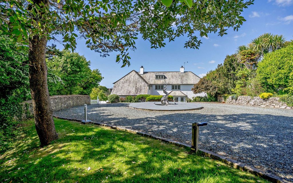 4 bed detached house for saleManorbier SA70 photo 3