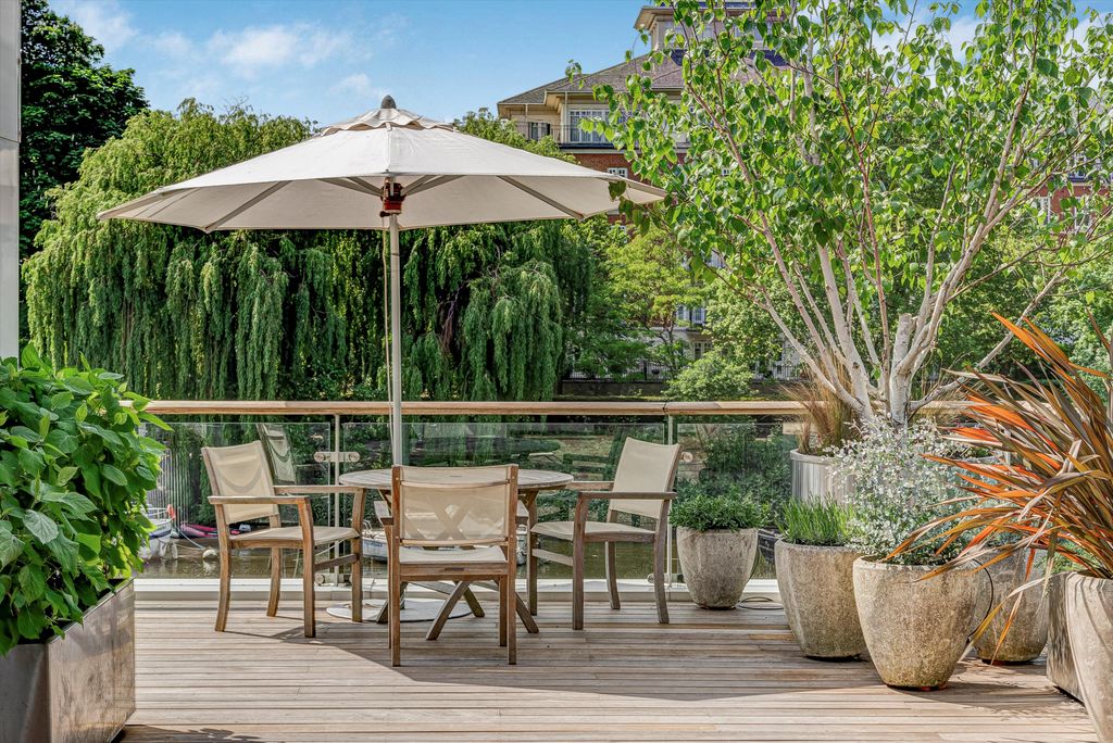 Additional image 2 of 3 bed flat for salePetersham Road, Richmond TW10