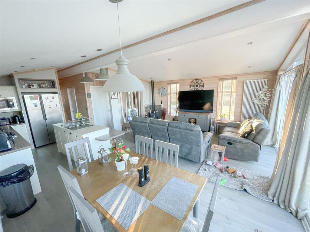 Additional image 9 of 2 bed mobile/park home for sale19 Ash Tree Park, Lower Norton Lane, Kewstoke, Weston-Super-Mare BS22