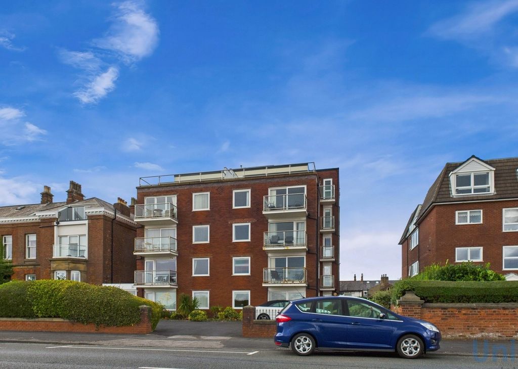 2 bed flat for saleEast Beach, Lytham FY8