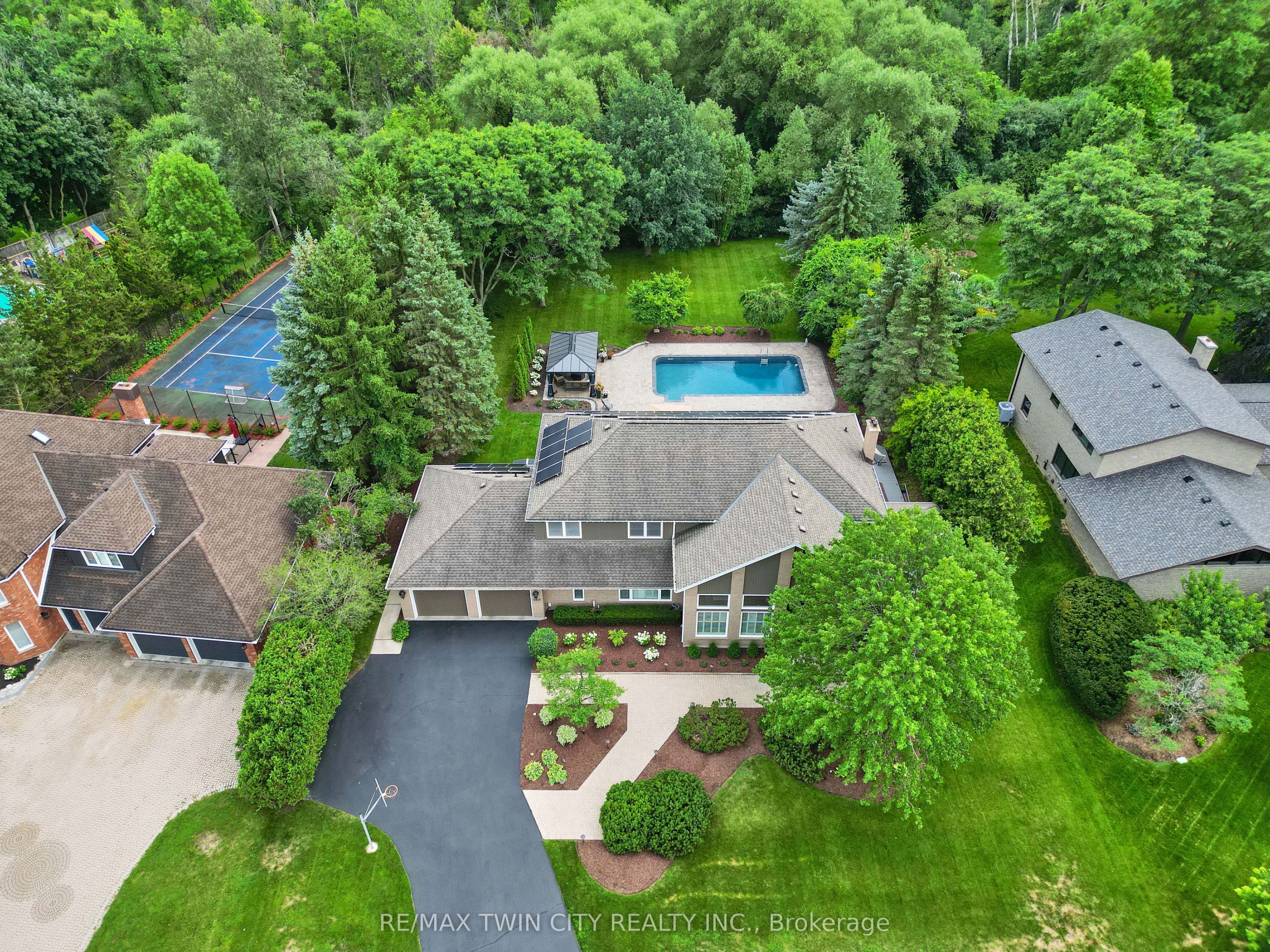 Additional image 2 of 587 Manorwood Court, Waterloo, ON, N2K 3L7