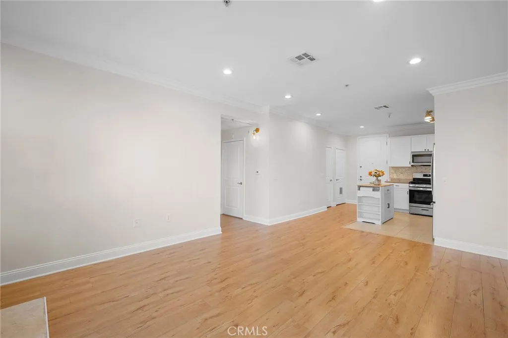 Additional image 11 of 6938 Laurel Canyon Blvd Unit 101, North Hollywood, CA 91605