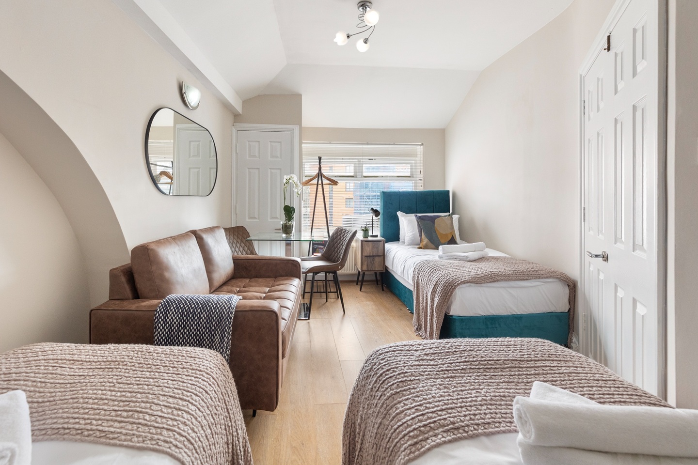 Additional image 10 of 2 Bed Flat, Charterhouse Bldgs, EC1M, N1 7GU