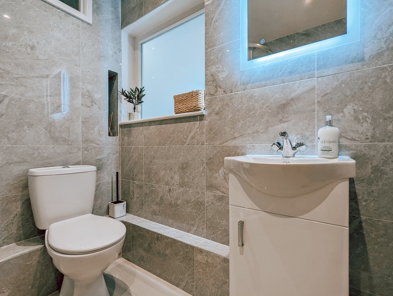 Additional image 12 of 2 Bed Flat, Springwell Court, EC1V, N1 7GU