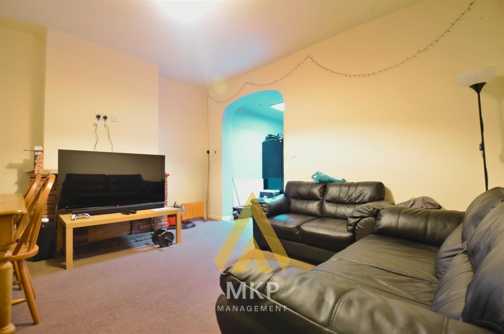 Milner Rd, Selly Oak. 10-20mins walk to University of Birmingham