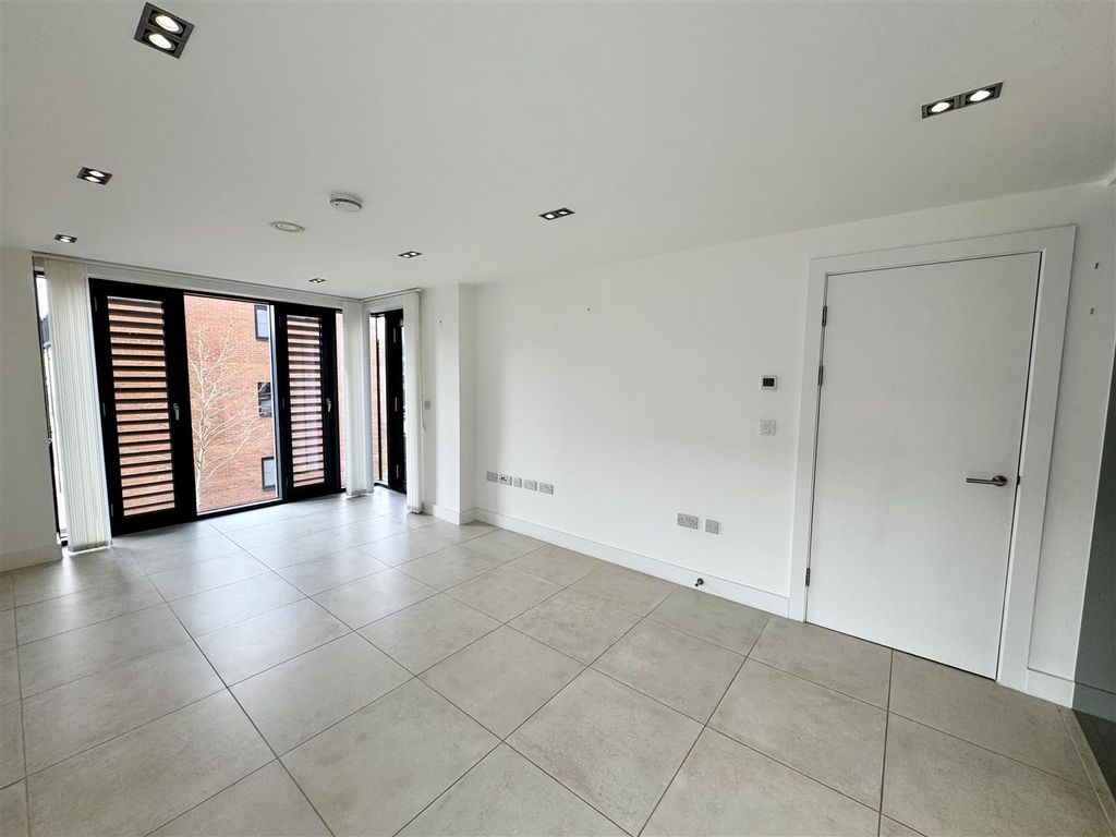2 bed flat for saleSevern Quay, Chepstow NP16 photo 4