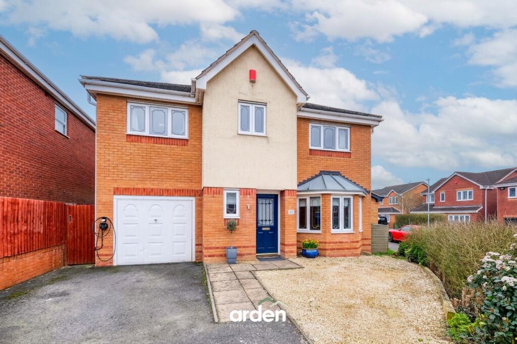 Royal Worcester Crescent, Bromsgrove, B60