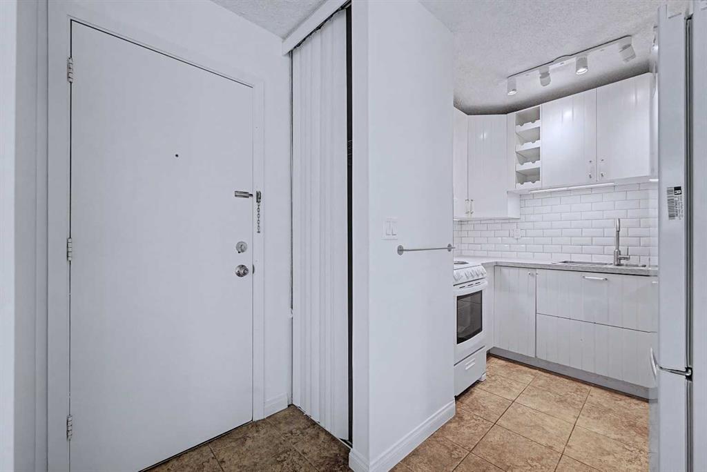 Additional image 3 of 402C-5601 Dalton Drive NW, Calgary, AB, T3A 2E2