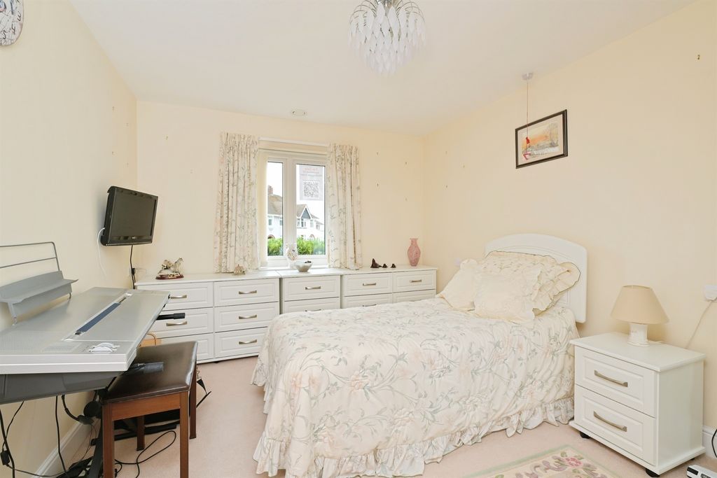 2 bed flat for saleWelford Road, Northampton NN2 photo 5