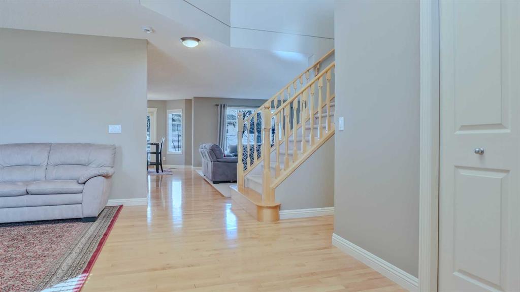 Additional image 2 of 220 Everwillow Green SW, Calgary, AB, T2Y 4V9