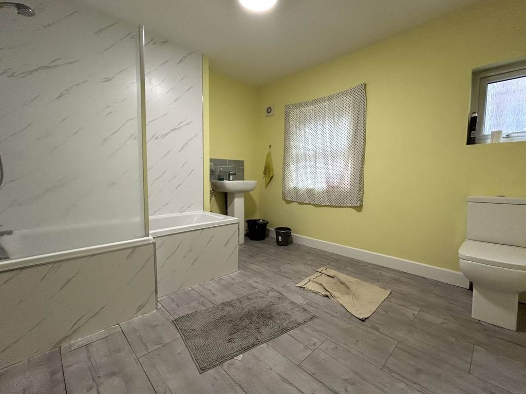 Additional image 5 of 3 bed flat for saleFlat 2, The Grove, Ithon Road, Llandrindod Wells LD1