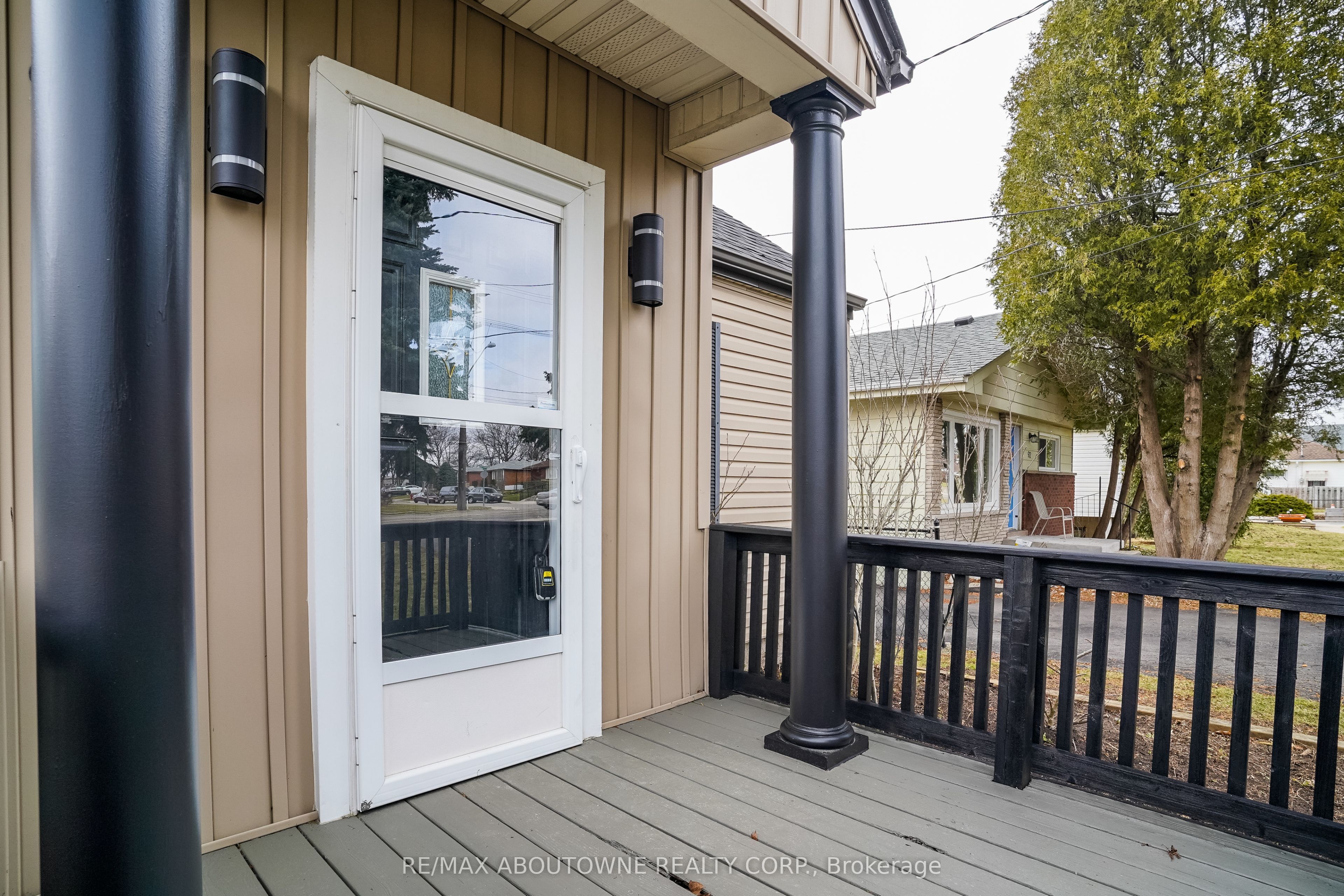 Additional image 4 of 96 Mohawk Road E