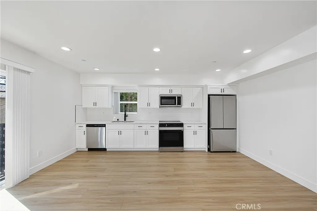 Additional image 10 of 14422 Tiara Unit 1/2, Van Nuys, CA 91401