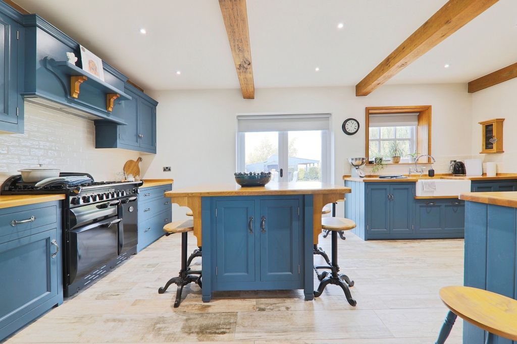 Additional image 2 of 4 bed detached house for saleFerry Road, Barrow Haven, Barrow-Upon-Humber, Lincolnshire DN19