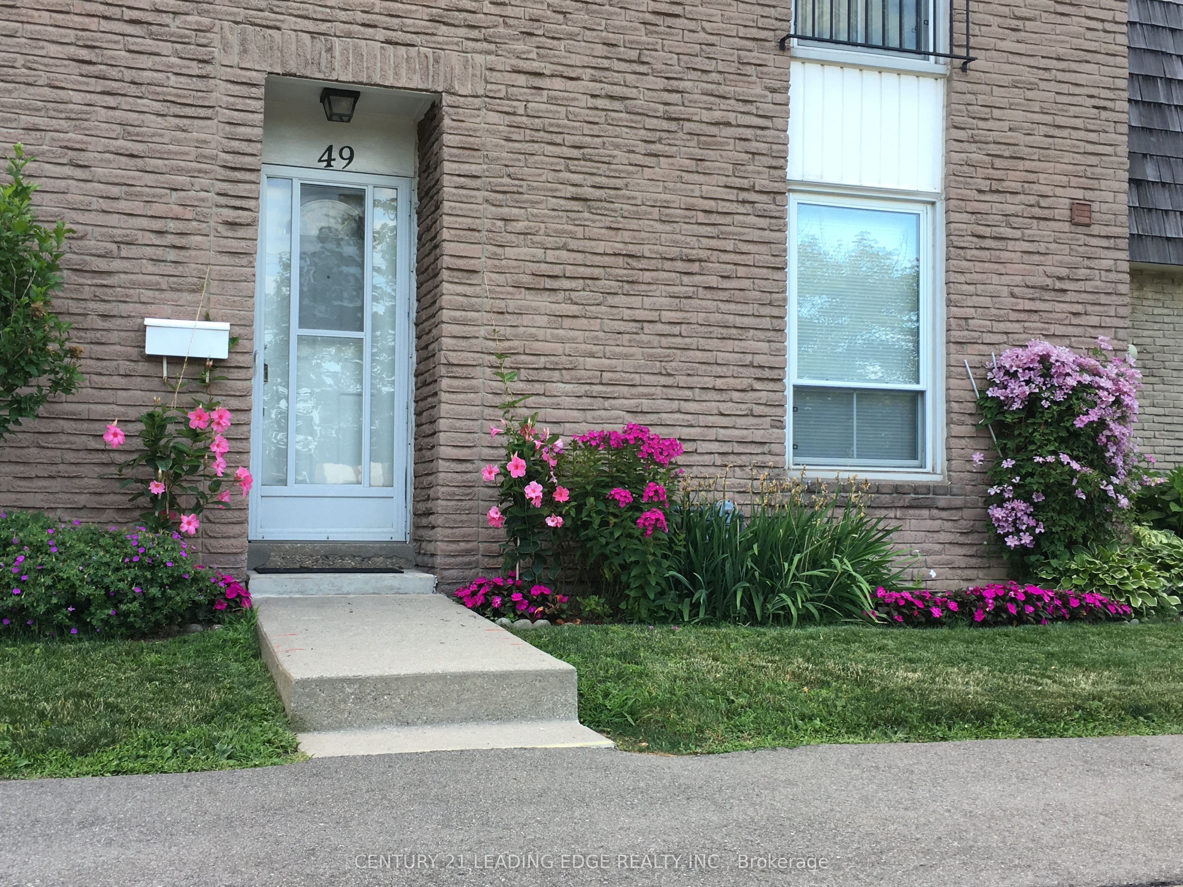 49-713 Burnhamthorpe Road, Toronto, ON, M9C 2Z6