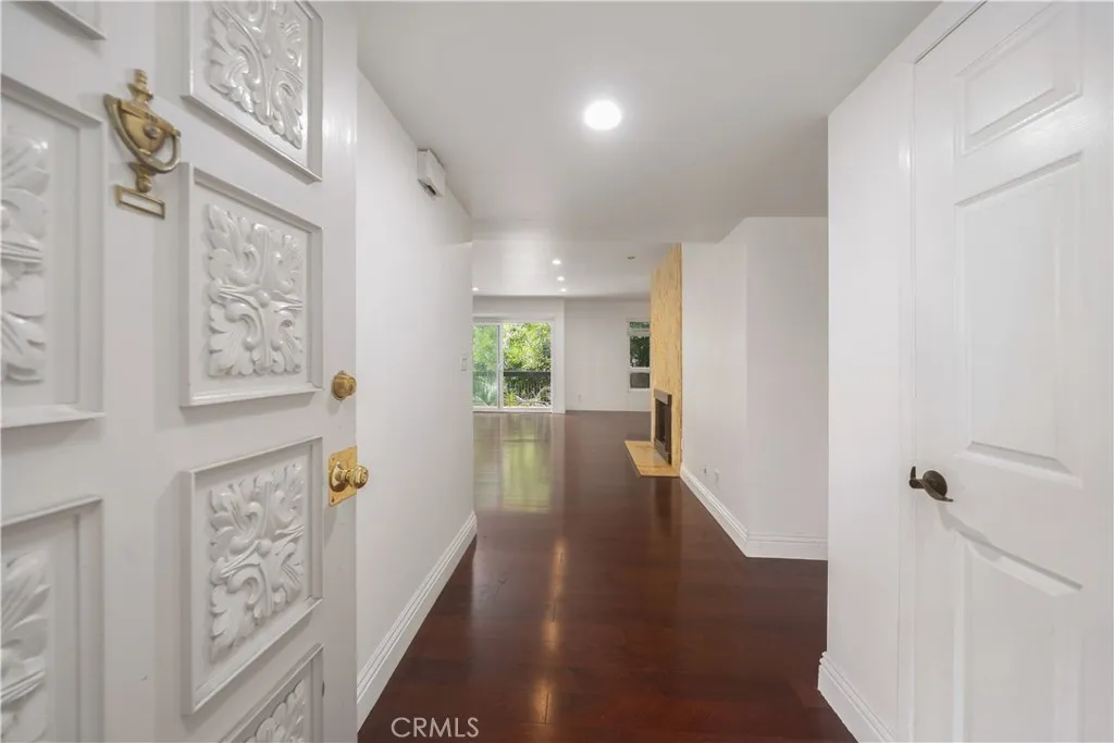 1242 S Barrington Ave Unit 301, Los Angeles, CA 90025