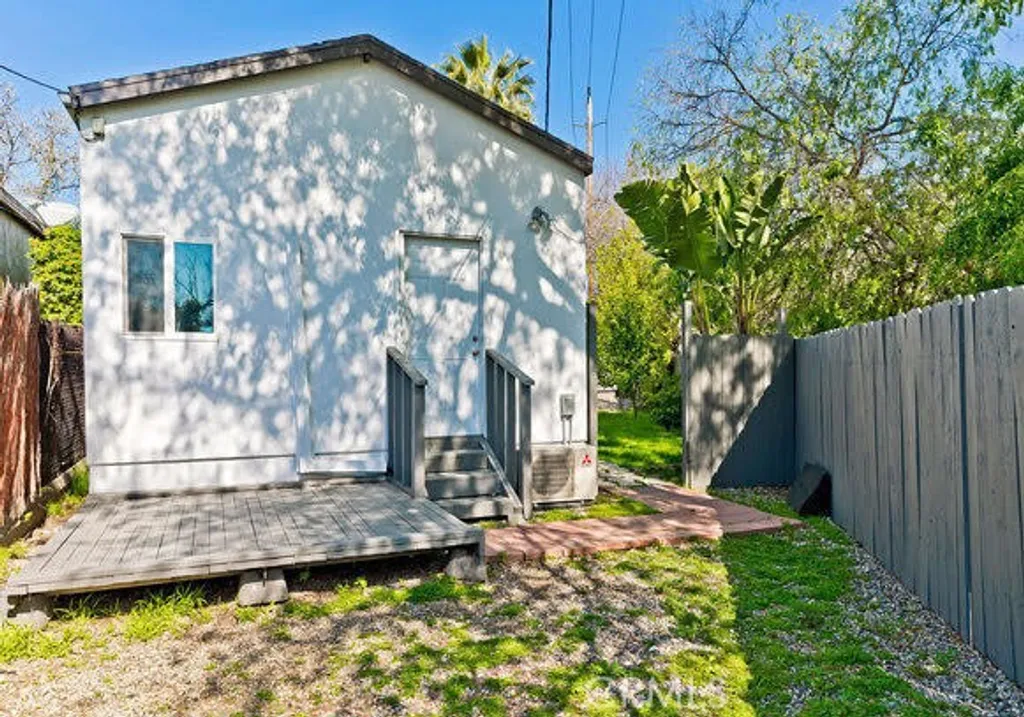 Additional image 31 of 242 W Elmwood Ave, Burbank, CA 91502