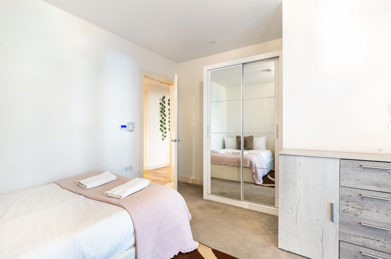 Additional image 20 of 3 Bed Flat, Valetta House, SW11, N1 7GU