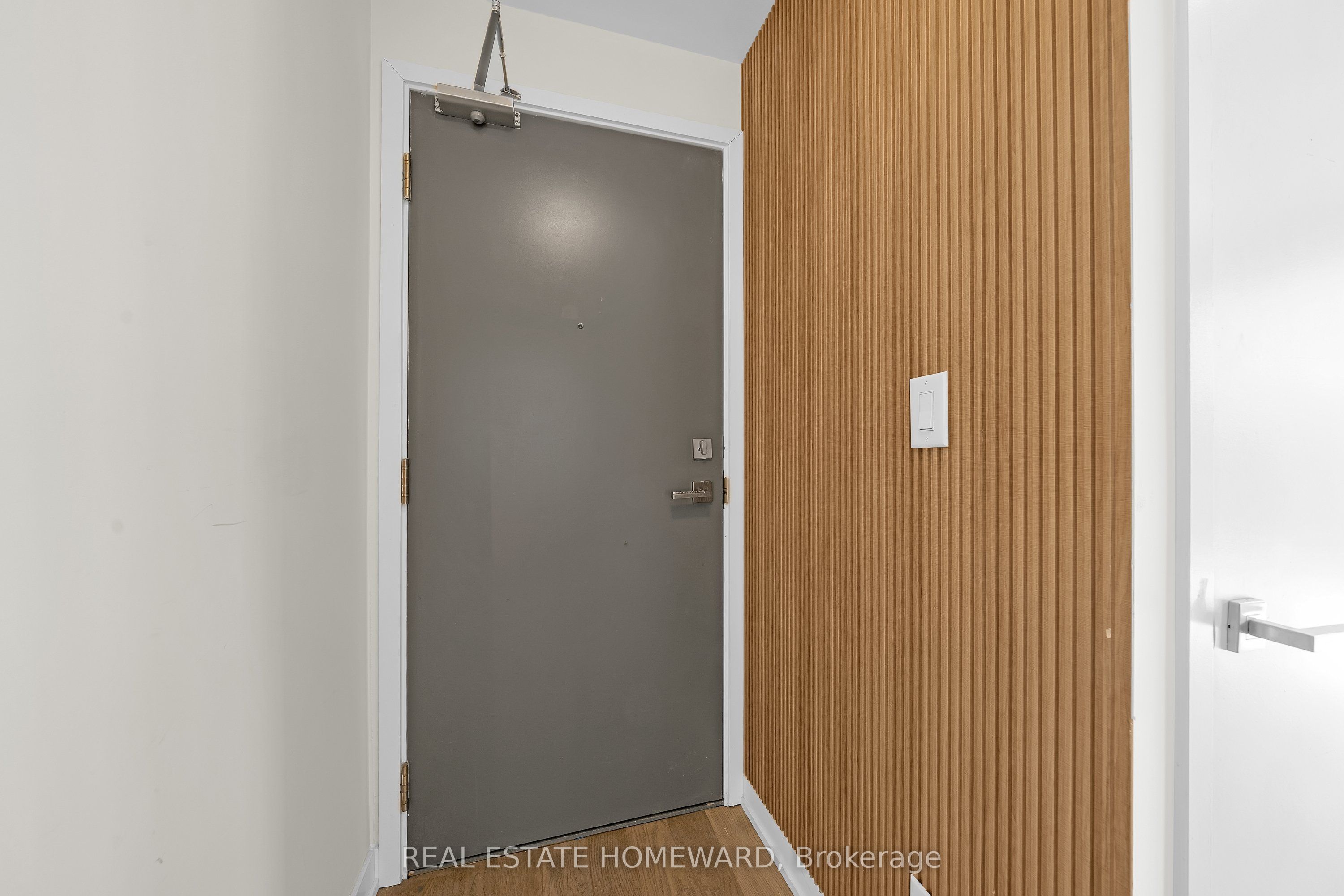 Additional image 2 of 1607-17 Dundonald Street, Toronto, ON, M4Y 1K3