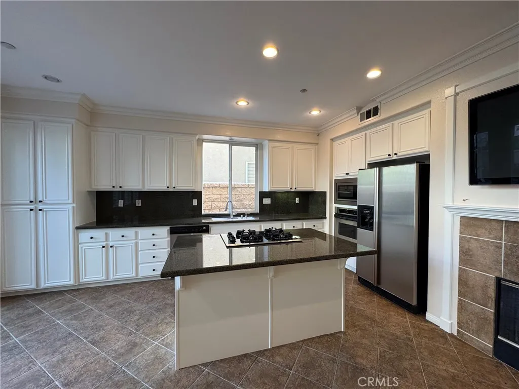 Additional image 4 of 16826 Pembrook Ln, Huntington Beach, CA 92649