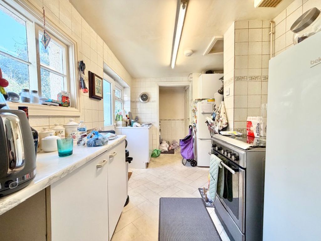 2 bed flat for saleMill Road, Cleethorpes DN35 photo 2