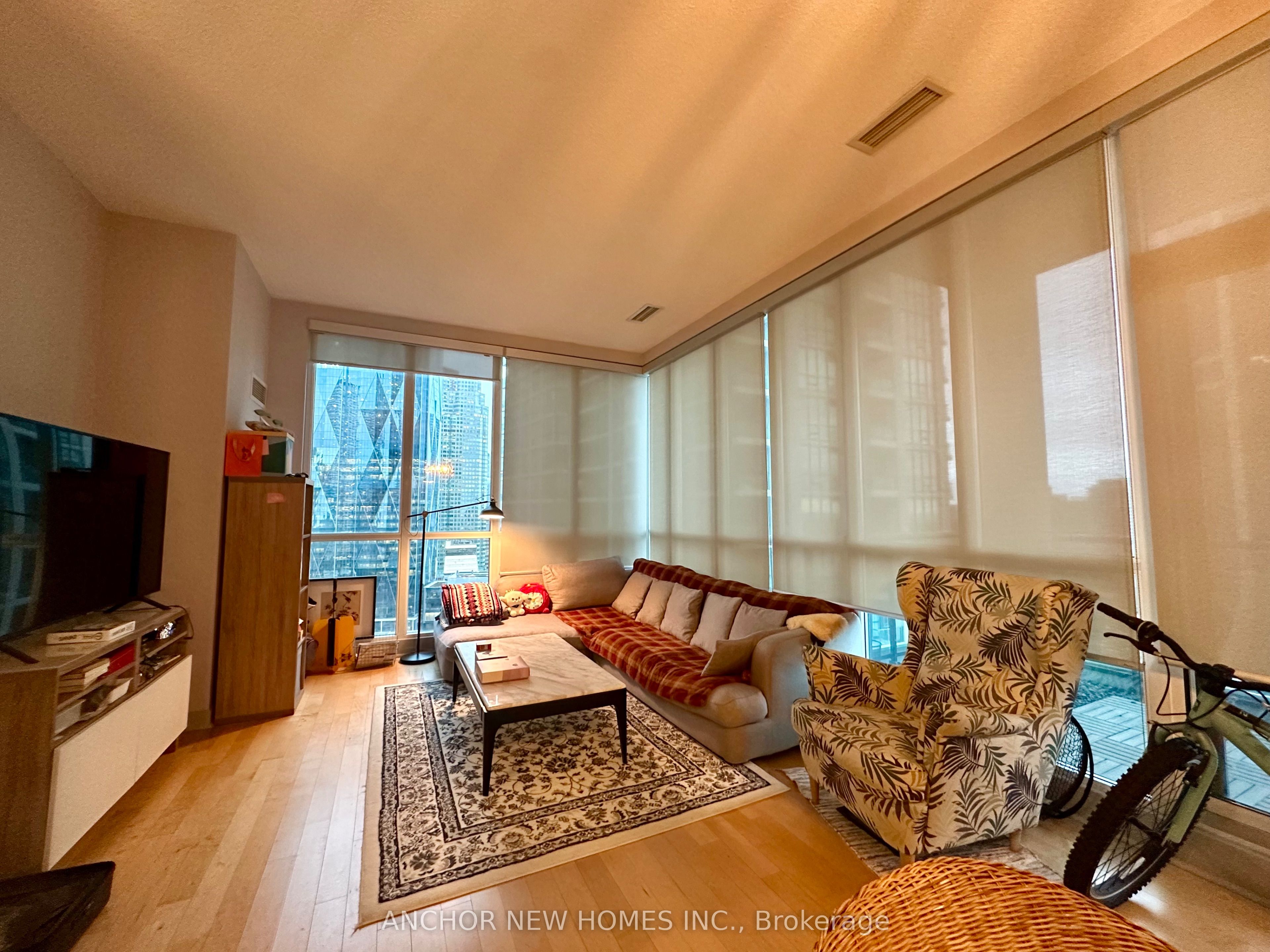 2902-12 Yonge Street, Toronto, ON, M5E 1Z9