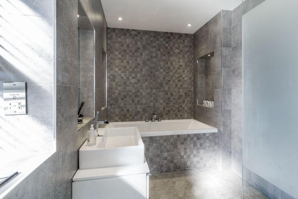 Additional image 28 of 6 bed detached house for saleBelfry Lane, Collingtree Park, Northampton NN4