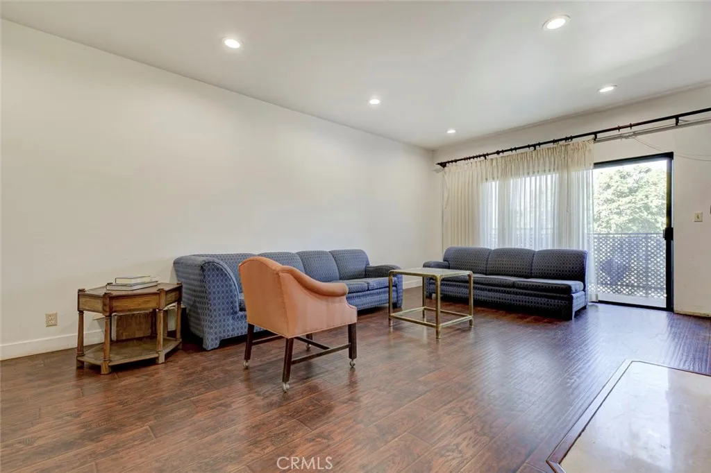 Additional image 75 of 17522 Sherman Way Unit 202, Van Nuys, CA 91406
