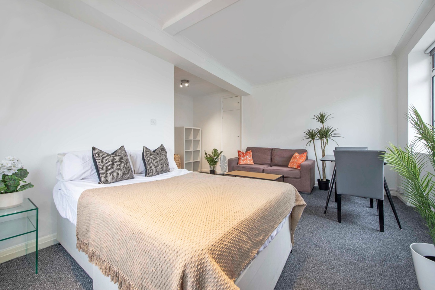 Additional image 4 of Studio Flat, Warren Court, NW1, N1 7GU