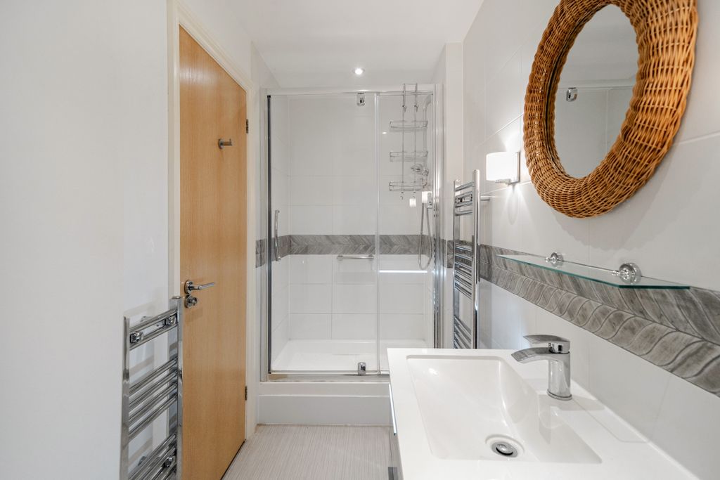 Additional image 7 of 2 bed flat for saleRay Mead Road, Maidenhead SL6