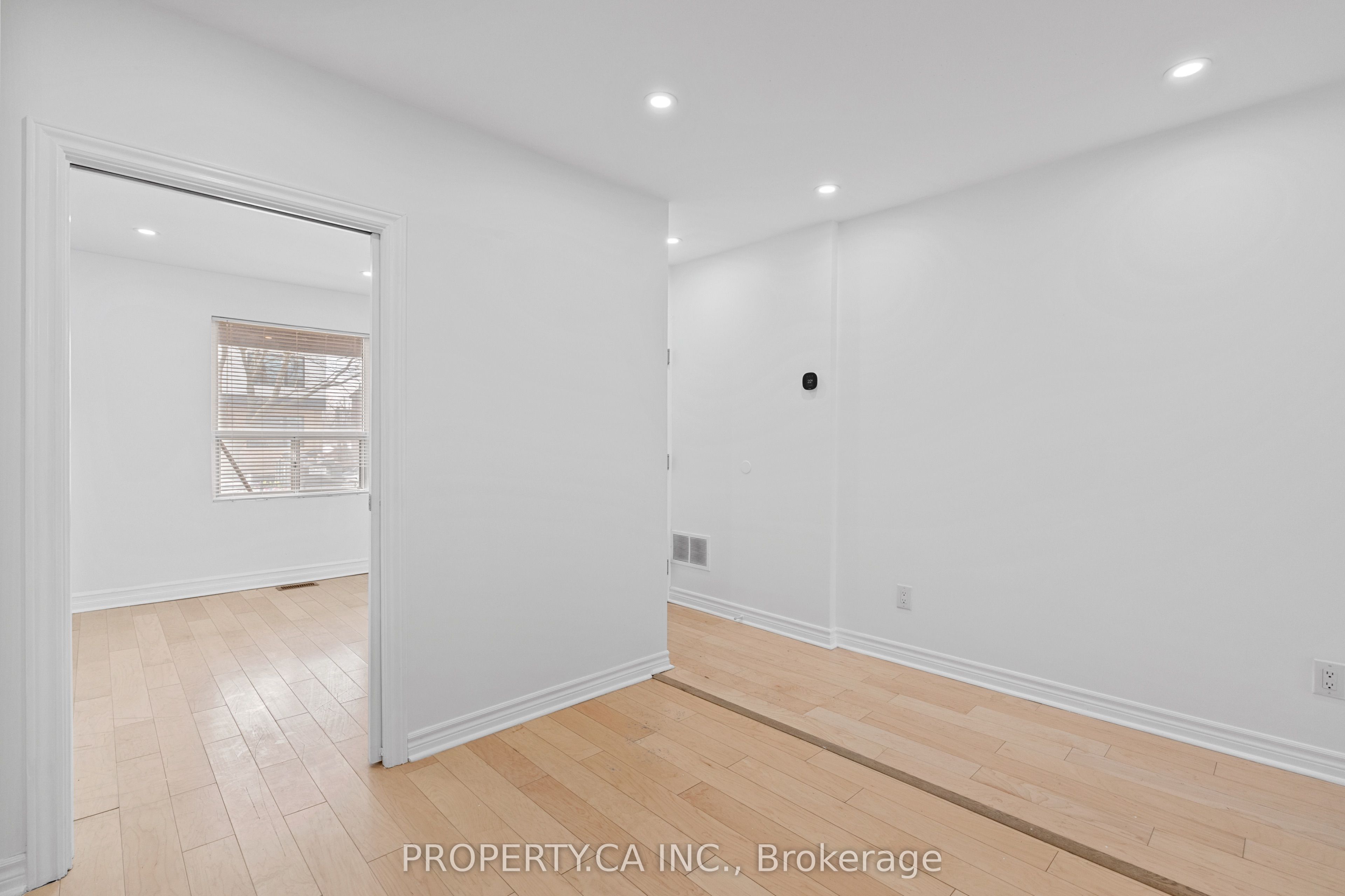 Additional image 3 of 679 Vaughan Road, Toronto, ON, M6E 2Y7