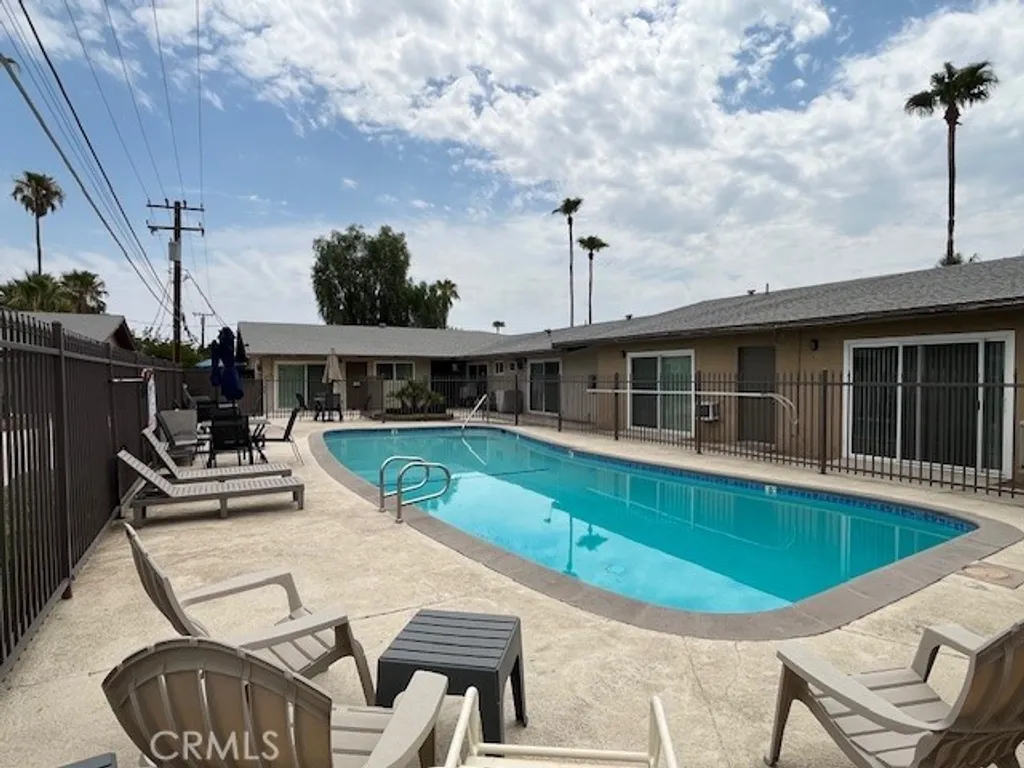 Additional image 10 of 686 E Cottonwood Road Unit E, Palm Springs, CA 92262