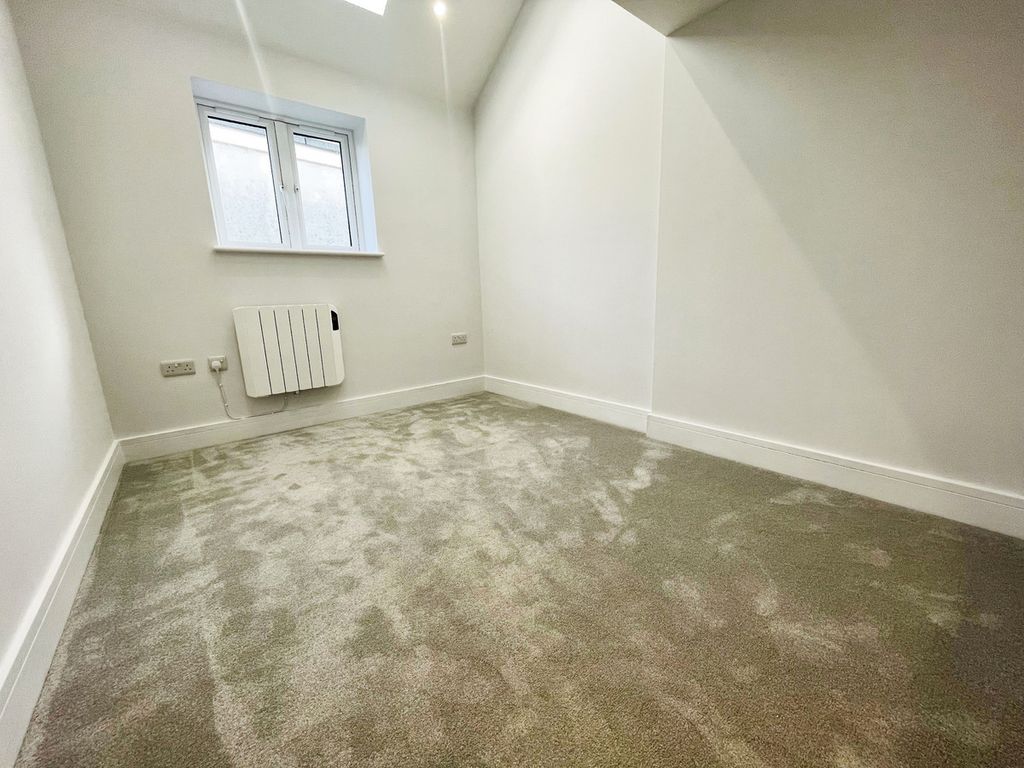 Additional image 3 of 2 bed flat for sale1 Woodstock Road East, Begbroke OX5