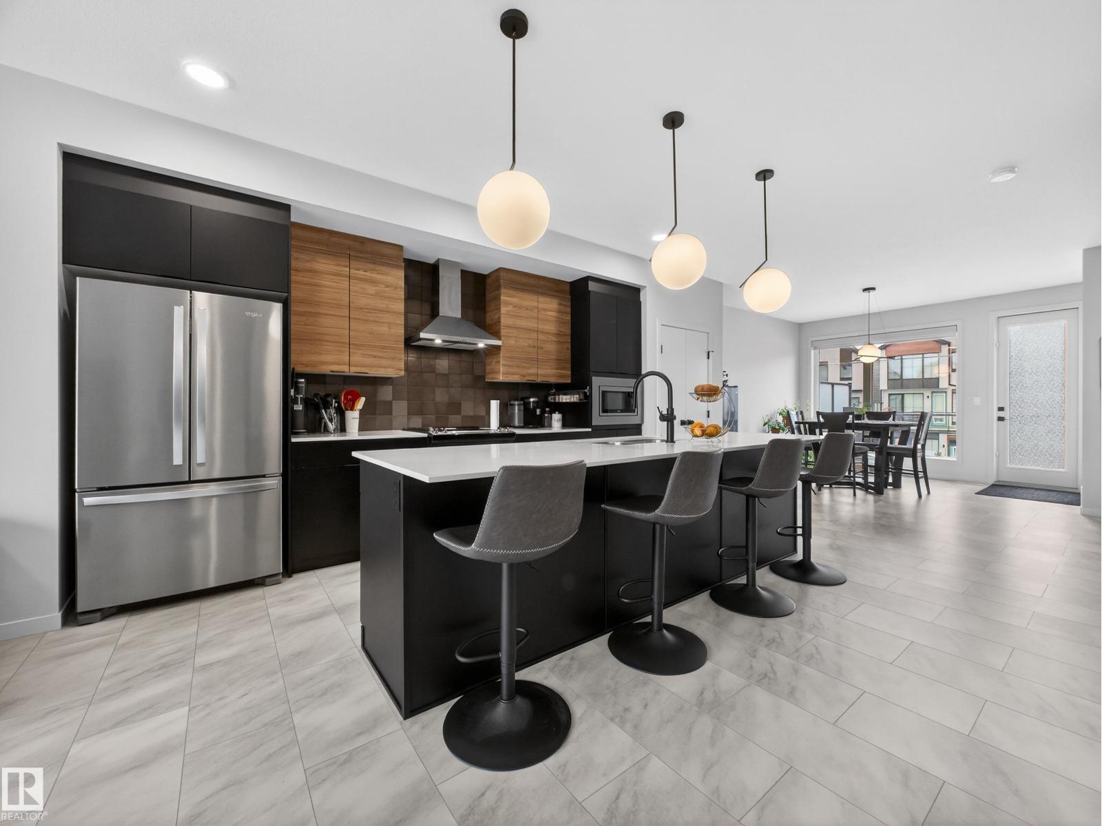 Additional image 5 of 451 39 Street SW, Edmonton, AB, T6X2X9