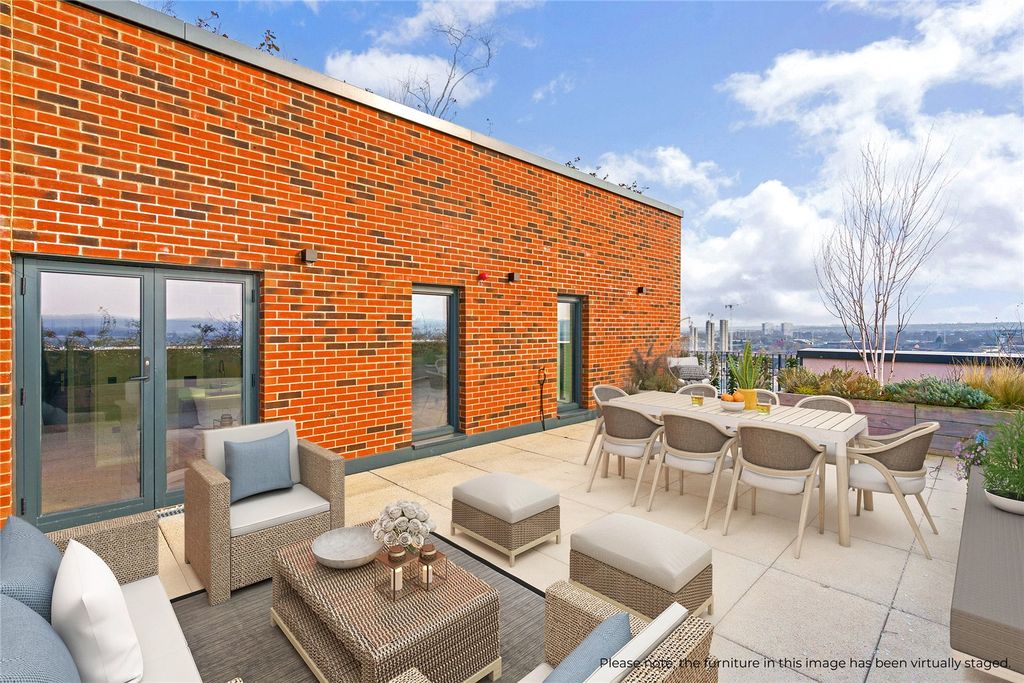 Additional image 2 of 3 bed flat for saleThe Penthouse, Springwell Gardens, Whitehall Road, Leeds LS12