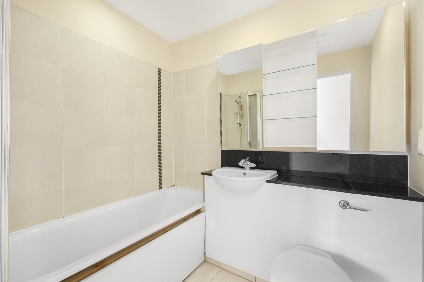 Additional image 9 of 2 Bed Flat, Metro Central Heights, SE1, N1 7GU