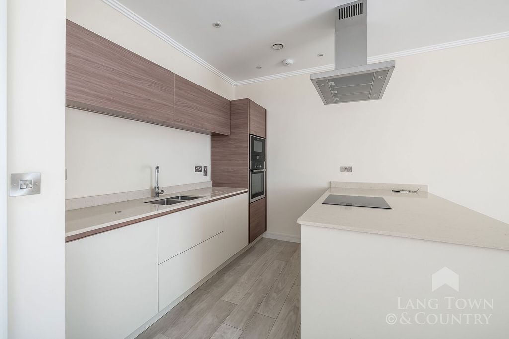 Additional image 3 of 2 bed flat for saleHoe Road, The Hoe, Plymouth PL1