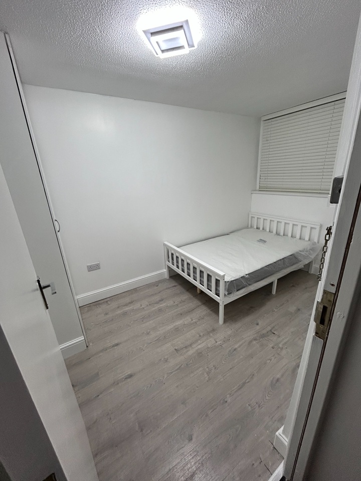 Additional image 10 of Room in a Shared House, Kennet Street, E1W, N1 7GU